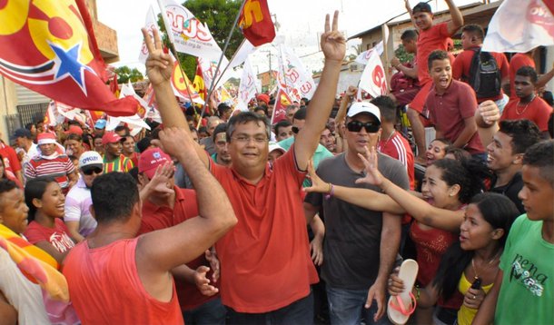 O ex-deputado federa, Flávio Dino, primeiro integrante do PC do B a se eleger governador de um estado no País, promete iniciar um novo ciclo de desenvolvimento no Maranhão, "implantando o capitalismo" no estado; "Aqui (no Maranhão) temos uma arranjo patrimonialista clássico: confusão do privado e a submissão do público, sempre a serviço de três famílias: Sarney, Lobão e Murad. Nossa vitória interrompe esse ciclo e desamarra esse nó da economia do Maranhão", diz
