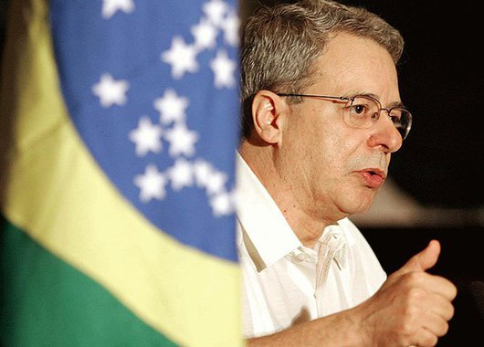 Muitos como Frei Betto não conseguem entender que é necessário chamar a todos nessa conjuntura à unidade nacional e não dividir trabalhadores para um lado e jogar o empresariado nos braços dos que rapinam nossa economia e que pisam nos nossos direitos