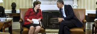 Presidente Dilma Rousseff terá um encontro reservado com o presidente dos Estados Unidos, Barack Obama, no Panamá na próxima semana, onde estarão para a 7ª Cúpula das Américas; da reunião pode sair a definição da data da visita que Dilma pretende fazer a Washington ainda neste ano; encontro dos dois presidentes no Panamá deve ser anunciado oficialmente nesta semana. Os EUA estão empenhados em reconstruir as pontes com o Brasil, depois do estrago provocado pela revelação de que a Agência de Segurança Nacional (NSA) espionou comunicações de Dilma