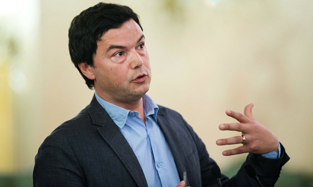 Economista autor do influente livro "O capital no século XXI", que vendeu mais de um milhão de exemplares em todo o mundo, declara que "a ideia segundo a qual é preciso insistir em secar os orçamentos com base em mais austeridade para curar o doente" parece "completamente insensata"; sobre a Europa, acredita que a responsabilidade da crise é "de todos os países"
