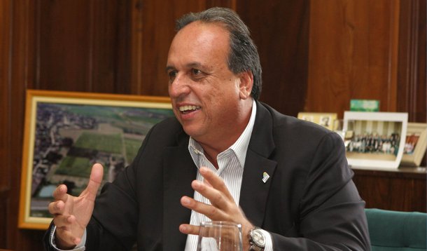 O desenvolvimento do Rio de Janeiro e as oportunidades de investimentos oferecidas pelo estado pontuaram o discurso do governador Luiz Fernando Pezão para cerca de 120 empresários mineiros, em Nova Lima (MG); Pezão garantiu infraestrutura e segurança jurídica a empresas interessadas em aportar em solo fluminense; "Só acredito em prosperidade com geração de empregos, bom ambiente de negócios e segurança jurídica e, isso, o estado do Rio oferece", afirmou Pezão