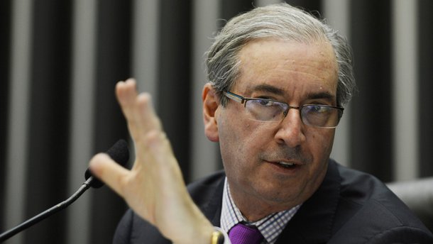 Presidente da Câmara dos Deputados, Eduardo Cunha (PMDB-RJ), reagiu à informação de que integrantes do Estado Islâmico estão recrutando jovens no Brasil: "Não vejo problema de debater e votar qualquer mudança de legislação com celeridade", disse ele sobre a possibilidade do Legislativo votar um projeto específico de combate ao terrorismo