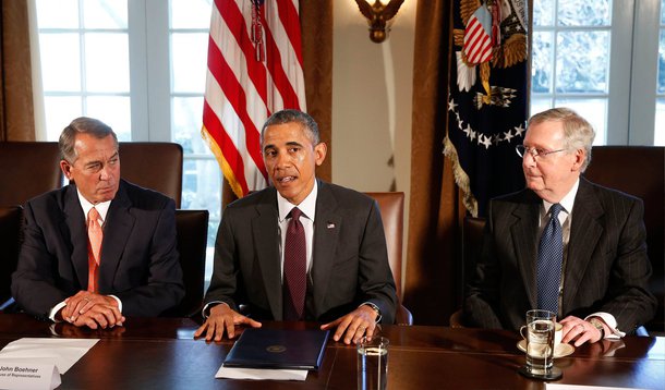 O presidente dos Estados Unidos, Barack Obama, disse nesta terça (13) a líderes do Congresso que ele está comprometido a trabalhar com eles num texto para autorizar o uso de força militar contra os militantes do Estado Islâmico; "O presidente também destaca a importância dos nossos esforços diplomáticos para prevenir o Irã de obter uma arma nuclear, reiterando a sua forte oposição à legislação com sanções adicionais, que poderia atrapalhar as negociações e isolar os EUA da sua coalizão internacional”, disse a Casa Branca em comunicado depois do encontro