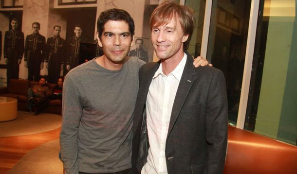 Juiz autorizou o uso do nome Legião Urbana por Dado Villa Lobos e Marcelo Bonfá, ex-integrantes da banda; eles brigam pelo uso da marca com Giuliano Manfredini, filho de Renato Russo, morto em 1996; o herdeiro do vocalista e dos direitos da marca alega que deseja continuar permitindo o uso dentro de certas limitações