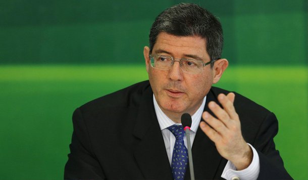 O Brasil está passando por um ano de transição, mas já está implementando as reformas necessárias e deve voltar a crescer; essa é a mensagem que o ministro da Fazenda, Joaquim Levy, passará em discurso endereçado ao Comitê Monetário e Financeiro Internacional, do FMI, neste sábado (18); "Desde o último encontro do IMFC, o Brasil adotou um novo conjunto de políticas para recuperar o equilíbrio fiscal e preparar a economia para um novo ciclo de investimento e crescimento", diz o texto