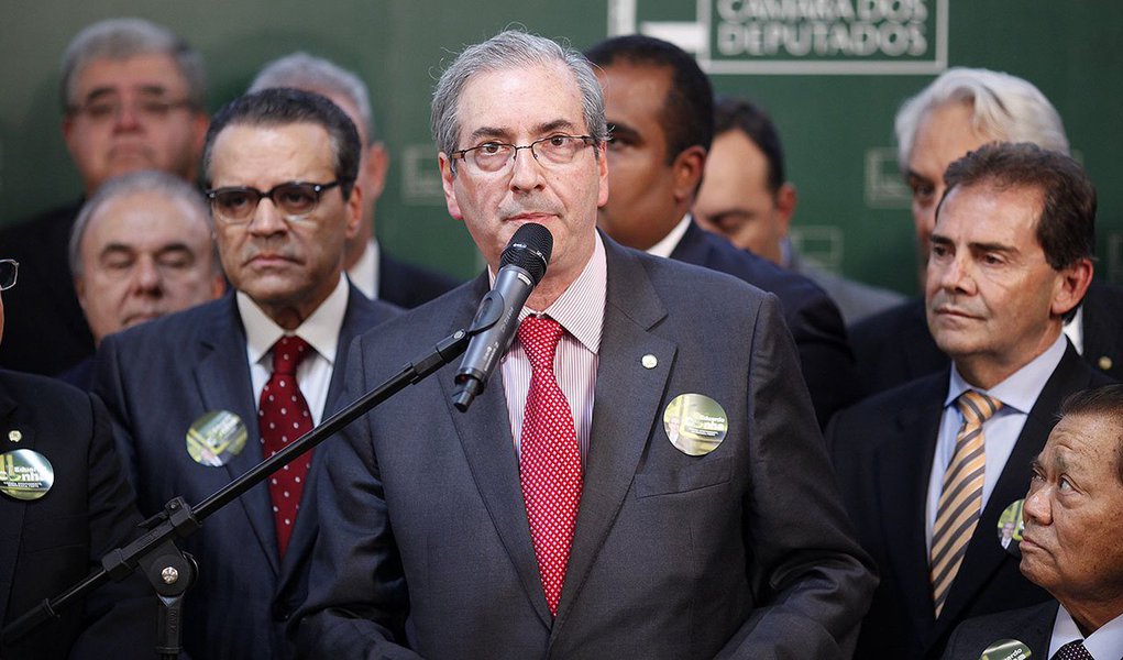 Petistas deixaram claro para o ex-presidente Lula, nessa semana, por que não querem o deputado Eduardo Cunha (PMDB-RJ) na presidência da Câmara; parlamentares alegaram que o comandante da Casa tem muito poder sobre as CPIs e que cabe a ele decidir se dá ou não seguimento a pedidos de impeachment