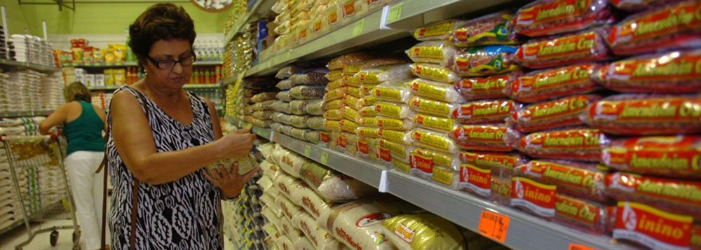 Segundo dados da Receita Federal divulgados nesta sexta-feira 19, a carga tributária bateu novo recorde no Brasil; o Produto Interno Bruto totalizou R$ 4,844 trilhões no ano passado, com os brasileiros desembolsando R$ 1,741 trilhão para pagar os impostos