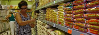 Segundo dados da Receita Federal divulgados nesta sexta-feira 19, a carga tributária bateu novo recorde no Brasil; o Produto Interno Bruto totalizou R$ 4,844 trilhões no ano passado, com os brasileiros desembolsando R$ 1,741 trilhão para pagar os impostos