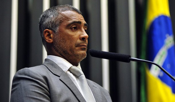 A Primeira Turma do STF arquivou hoje queixa-crime do presidente da CBF, José Maria Marin, contra o senador Romário (PSB-RJ); segundo Marin, o parlamentar deveria responder a uma ação penal por injúria após ter dito que ele era "corrupto e ladrão"; ministros entenderam que declarações foram feitas com o objetivo de criticar, não de cometer o crime de injúria