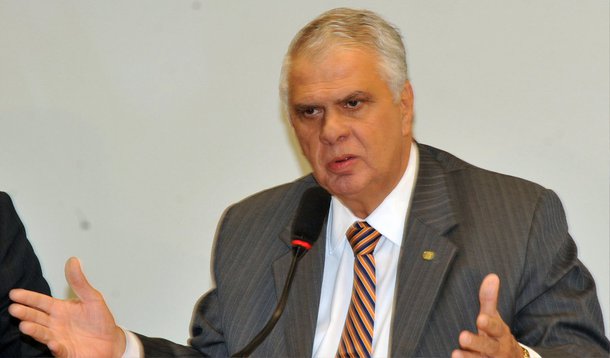 O deputado José Carlos Araújo (PSD-BA) foi eleito nesta quinta (12) para a presidência do Conselho de Ética e Decoro Parlamentar da Câmara; ele venceu o colega Arnaldo Faria de Sá (PTB-SP) por 13 votos a 8; esta é a terceira vez que o deputado José Carlos Araújo preside o Conselho de Ética