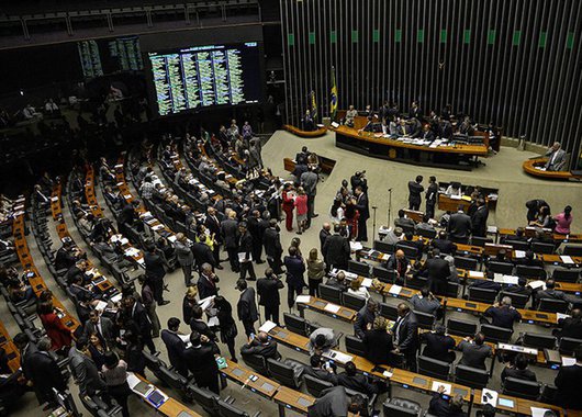 É absolutamente inaceitável que uma vulneração trabalhista dessa natureza, como é o projeto de lei 4.330, aconteça em pleno regime democrático