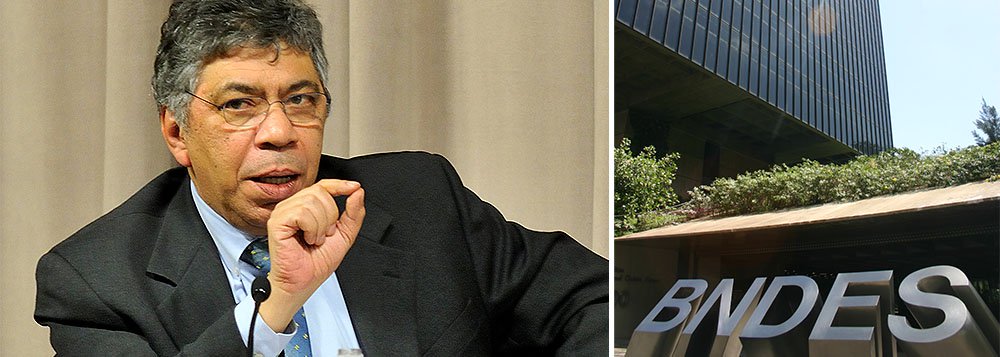 Segundo a jornalista Sonia Racy, o economista Otaviano Canuto, do Banco Mundial, estaria cotado para substituir Luciano Coutinho no comando do BNDES; anúncio dos presidentes dos bancos públicos, que estava previsto para esta quinta-feira, deve ser adiado