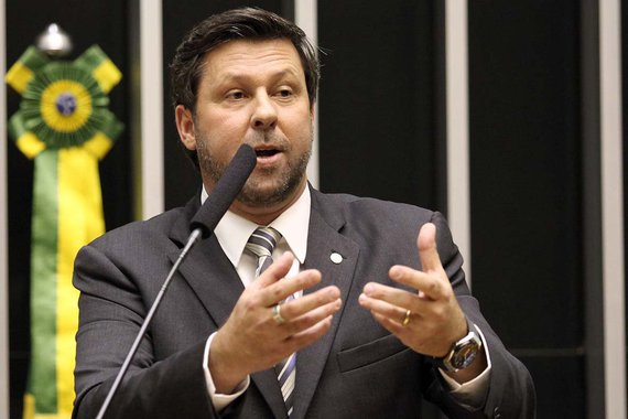 Já se perdeu a conta de quantas ações o deputado Carlos Sampaio moveu contra a Presidenta, sobretudo no período da campanha eleitoral