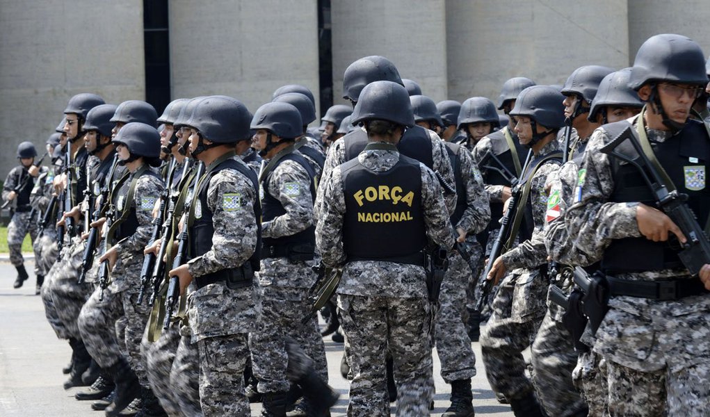 O Ministério da Justiça autorizou o envio de tropas da Força Nacional de Segurança Pública para o Maranhão com o objetivo de atuar em São Luís e na região metropolitana da capital para conter ataques do crime organizado; a medida amplia a atuação de tropas federais na cidade e ocorre um dia depois de pedido feito pela governadora Roseana Sarney e quatro dias após o início da onda de ataques a 17 veículos, entre coletivos, vans, carros particulares e viaturas de polícia que foram incendiados