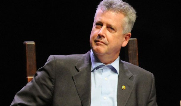 Extrato bancário contradiz os R$ 1 bilhão em caixa, divulgados pelo governo de Agnelo Queiroz; com dificuldade em pagar dívidas, nova administração demitiu cerca de 60% dos 8 mil cargos de confiança