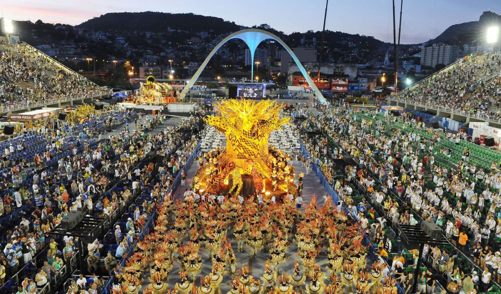 É o que aponta a agência online ViajaNet, que listou os cinco destinos mais procurados pelo consumidor de passagem aérea no Brasil; a capital fluminense é a mais procurada pelo cidadão, com 33% dos bilhetes comprados para o período com destino a capital fluminense; em segundo lugar da lista está a cidade de São Paulo, com 28% das buscas