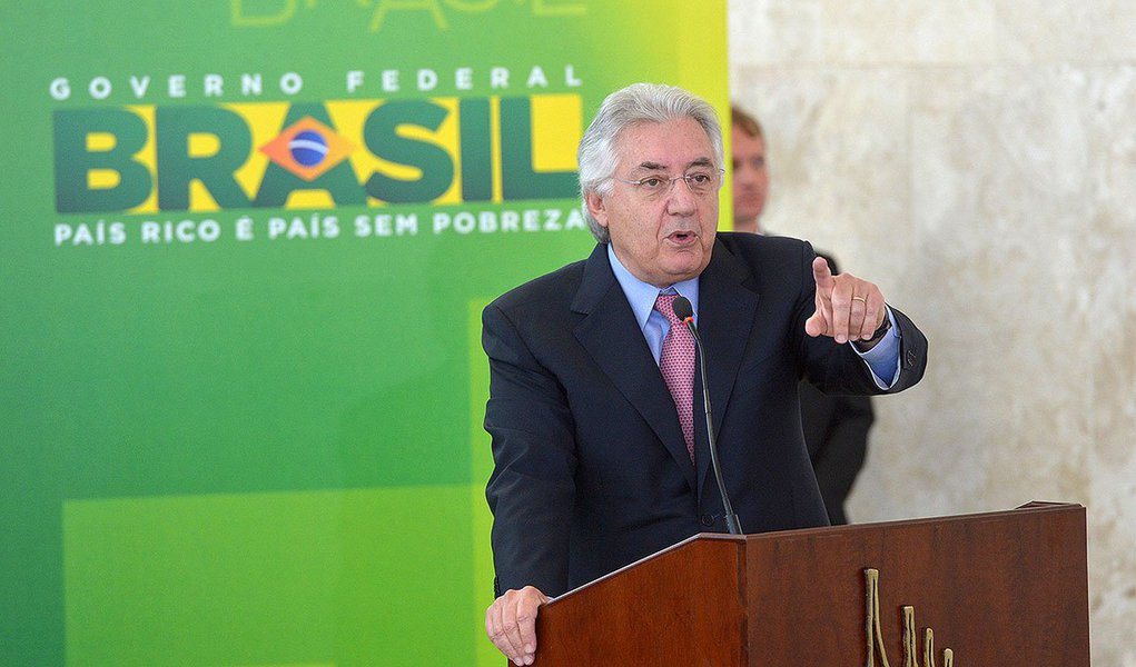 O empresário Guilherme Afif Domingos, filiado ao PSD, continua como ministro da Secretaria da Micro e Pequena Empresa, pasta que chefia desde a criação, em 2013; vice-governador de São Paulo entre 2011 e 2014, eleito na chapa de Geraldo Alckmin, o ministro é formado em administração de empresas; Afif foi deputado federal constituinte, ex-presidente do Conselho do Sebrae e por duas vezes presidente da Associação Comercial de São Paulo