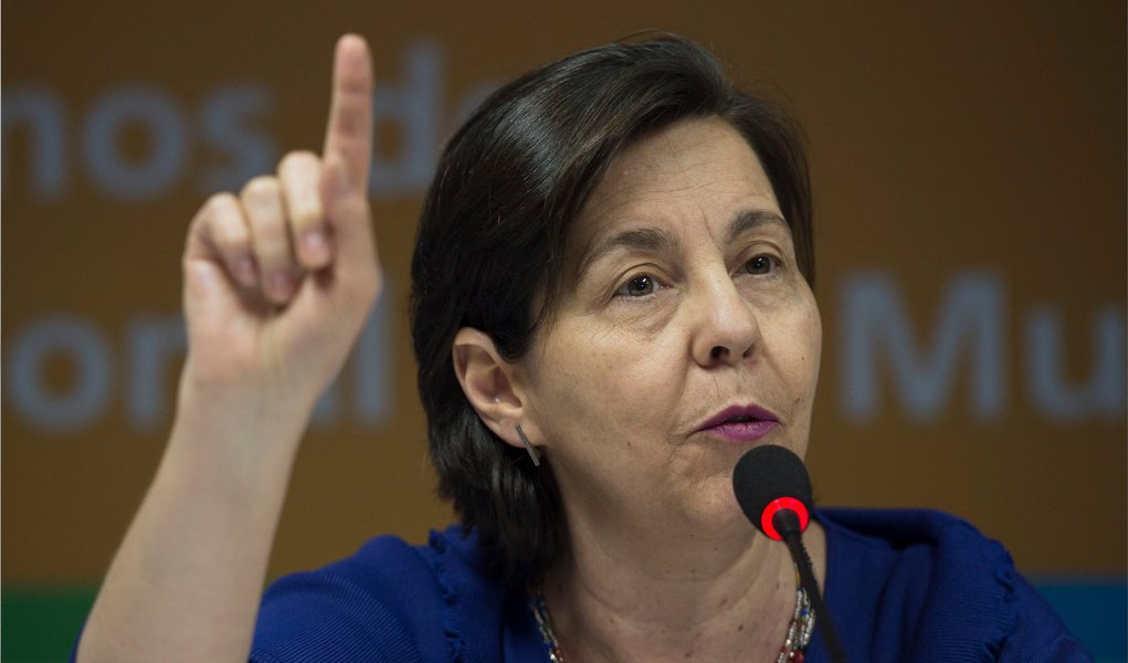 O Ministério do Desenvolvimento Social e Combate à Fome (MDS) continuará tendo à frente a economista Tereza Campello, ministra que comanda a pasta desde o início do mandato da presidenta Dilma; o nome dela foi oficialmente confirmado em nota divulgada pela Secretaria de Imprensa da Presidência da República; responsável por políticas de assistência social, segurança alimentar e transferência de renda, o ministério ganhou grande destaque, na gestão de Tereza Campello, pela implementação do Programa Brasil sem Miséria, que ampliou o Programa Bolsa Família, elaborado durante o governo Lula