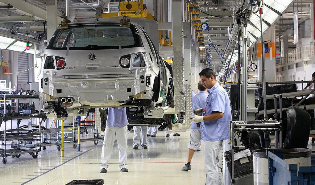 O mercado financeiro manteve inalteradas as projeções de inflação e de crescimento da economia na semana que antecedeu as eleições. Segundo o boletim semanal Focus, divulgado pelo Banco Central, o crescimento da economia esse ano deverá ser de 0,27%. Já a estimativa de inflação é 6,45%, pelo IPCA