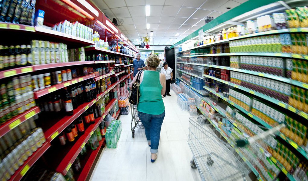 Previsão da semana anterior era de que a inflação medida pelo Índice de Preços ao Consumidor Amplo (IPCA) encerrasse o ano em 7,77%; com relação ao PIB, segundo o boletim Focus, do Banco Central, a projeção é que a economia terá retração de 0,78% contra 0,66% previsto anteriormente