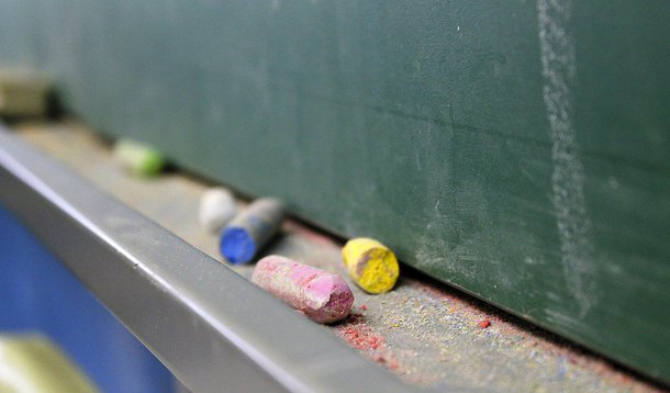 Uma das Medidas Provisórias divulgadas no início do mandato do governador Flávio Dino, destinada a reajustar o salário dos professores da Educação Básica foi aprovada na Assembleia Legislativa; com a aprovação de uma MP, os professores da educação básica obtiveram reajuste de 13,01%; o gasto com o reajuste está orçado em R$ 32,74 milhões