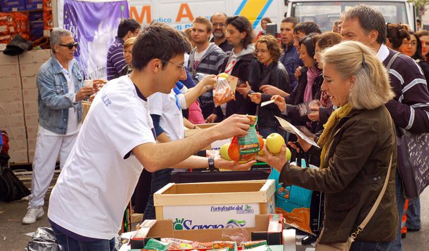 O governo enviou ao Congresso Nacional a Medida Provisória (MP) 658/14, que prorroga para julho de 2015 a entrada em vigor do marco legal das organizações da sociedade civil (Lei 13.019/14); a chamada Lei das ONGs foi sancionada em julho deste ano, com entrada em vigor prevista para 90 dias, o que aconteceria nesta semana; adiamento foi solicitado por entidades representativas do setor