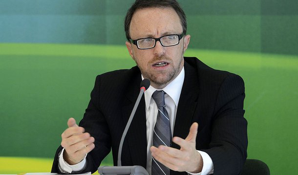 Ministro-chefe da Secretaria de Comunicação (Secom) da Presidência da República desde janeiro deste ano, Thomas Traumann, 47 anos, continuará à frente do cargo no segundo mandato da presidenta Dilma Rousseff; jornalista pela Universidade Federal do Paraná, Traumann coordenou a assessoria de imprensa do ex-ministro da Casa Civil, Antônio Palocci, e foi assessor especial da Secom