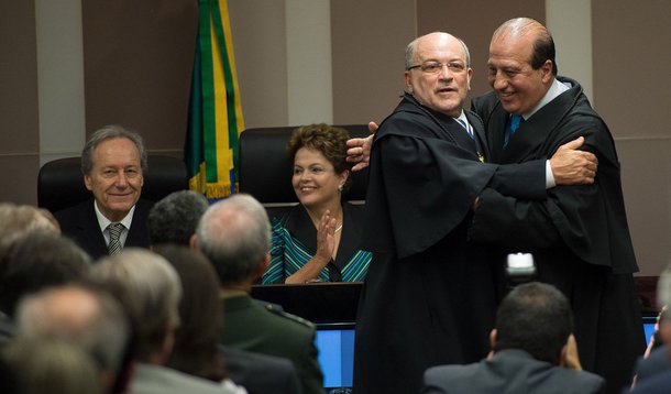 Durante discurso de posse, o novo presidente do Tribunal de Contas da União, ministro Aroldo Cedraz, disse, em relação à presidente, que está convicto "de sua seriedade e comprometimento com os mais altos valores éticos necessários para resgatar a confiança da sociedade e do mercado no país"