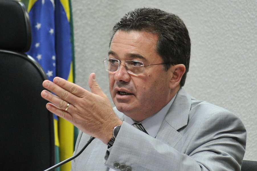 Pedido foi feito pelo presidente da Comissão Parlamentar Mista de Inquérito da Petrobras, senador Vital do Rêgo (PMDB-PB), à Justiça Federal do Paraná; os integrantes da CPMI já haviam aprovado a convocação do ex-diretor da estatal, Paulo Roberto Costa, que deve ser ouvido após a chegada da cópia dos documentos à comissão