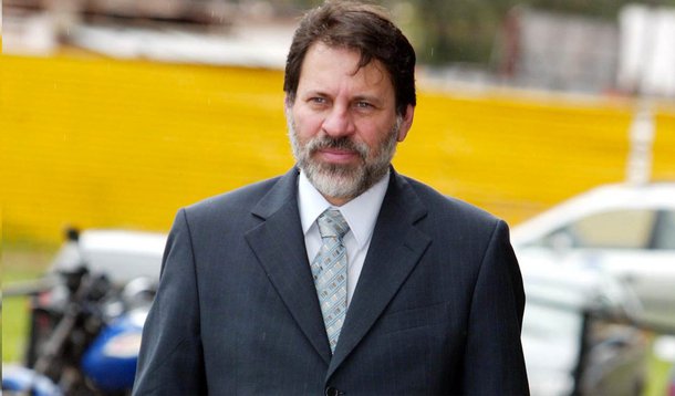 Ex-tesoureiro do PT, condenado no processo da Ação Penal 470, deixou a audiência na Vara de Execuções de Penas e Medidas Alternativas (Vepema) do Distrito Federal e passa a cumprir em casa o restante da punição pela prática de corrupção passiva. Há cerca de 10 meses no regime semiaberto, com a possibilidade de sair da prisão durante o dia para trabalhar, Delúbio terá agora mais 5 anos e 8 meses em regime aberto