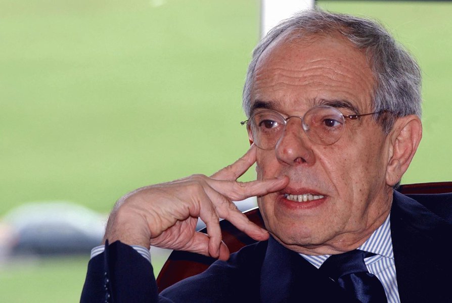 As principais construtoras do País são os novos alvos da Operação Lava-Jato, da Polícia Federal, agora que Paulo Roberto Costa as identificou como fomentadoras de um grande esquema de corrupção, em sua delação premiada; a lista inclui pesos-pesados como Camargo Corrêa, Queiroz Galvão, OAS e Odebrecht; recentemente, as empreiteiras formaram um pool e contrataram o ex-ministro Marcio Thomaz Bastos para tentar evitar a delação de Costa; não deu certo; no fim de semana, donos e executivos das construtoras viajaram para não ser presos