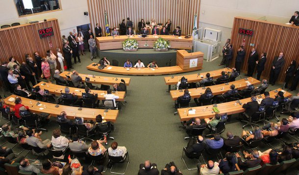 O tema mais abordado pelos deputados distritais na sessão ordinária da Câmara Legislativa do Distrito Federal de ontem (28) foi o resultado das eleições para a presidência da República e para governador do DF; parlamentares revezaram-se na tribuna dando parabéns a Dilma Rousseff (PT) e Rodrigo Rollemberg (PSB) 
