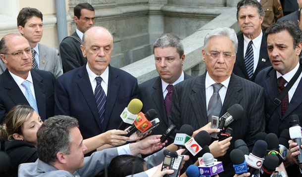 Desempenho nas urnas, com a reeleição dos governadores Geraldo Alckmin (SP) e Beto Richa (PR), manteve sob o comando do PSDB arrecadação de R$ 234,51 bilhões (30% do total, de R$ 783,53 bilhões em 2015); valor ainda pode chegar a 40% do total, ainda abaixo dos 50,3% registrados em 2010, com Minas Gerais; já o PT fechou o 1° turno com R$ 120,8 bilhões ou 15,4% da fatia de receitas e ainda pode conquistar mais 11,4% da soma total na disputa no Ceará, Mato Grosso do Sul, Rio Grande do Sul e Acre