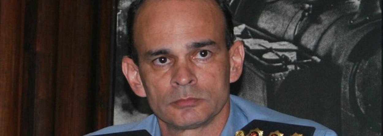 A cúpula da PM-RJ se pronunciou publicamente a respeito das denúncias e prisões de policiais envolvidos em um suposto esquema de propina; para comandante geral da PM, coronel José Luís Castro Menezes, a denúncia "é uma traição ao comando da corporação e também à sociedade"; “Minha responsabilidade é mandar apurar essa notícia, senão eu estaria me omitindo. Eu determinei a instauração de um inquérito. A Polícia Militar não é um balcão de negócios"