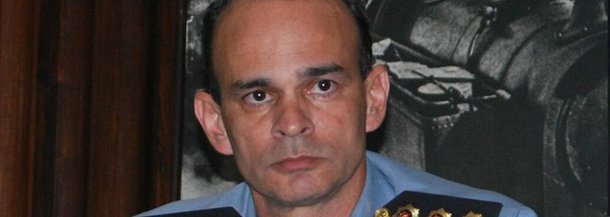 A cúpula da PM-RJ se pronunciou publicamente a respeito das denúncias e prisões de policiais envolvidos em um suposto esquema de propina; para comandante geral da PM, coronel José Luís Castro Menezes, a denúncia "é uma traição ao comando da corporação e também à sociedade"; “Minha responsabilidade é mandar apurar essa notícia, senão eu estaria me omitindo. Eu determinei a instauração de um inquérito. A Polícia Militar não é um balcão de negócios"