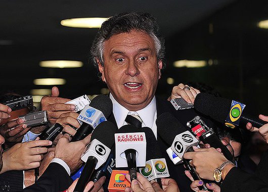 O "seu" Ronaldo ocupa uma cadeira no Senado da República não republicanamente, mas como golpista e direitista ressentido e odioso