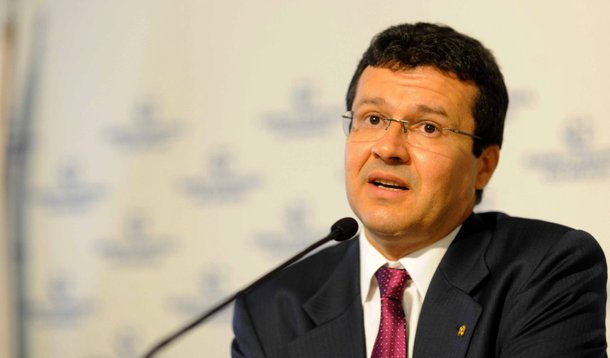 Diretor de Política Econômica do Banco Central, Carlos Hamilton Araújo defendeu hoje a autonomia da autarquia, definida em lei; "Do ponto de vista estritamente técnico, a teoria macroeconômica, amparada pela evidência internacional, indica que o ambiente institucional, que contempla autonomia legal para conduzir a política monetária, traz ganhos para as economias dos países que adotam. Do ponto de vista estritamente técnico, sou favorável à autonomia legal", ressaltou