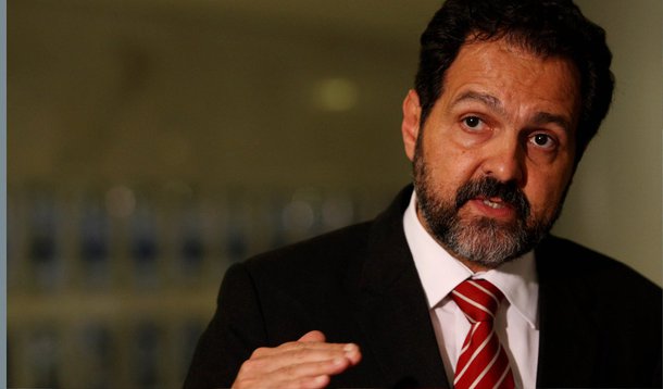 MPDF ajuizou nova ação de improbidade administrativa contra o ex-governador Agnelo Queiroz (PT) e mais quatro pessoas; de acordo com o órgão, Agnelo reintegrou ilegalmente o ex-deputado distrital Marco Lima (PT) à PM-DF; ele havia sido desligado da corporação por questões disciplinares em 1992 e reintegrado por Agnelo em 2012; o prejuízo aos cofres públicos com o pagamento retrotativo ao ex-deputado ultrapassa R$ 1 milhão, segundo o MP; promotoria pede a devolução do valor, a cassação dos direitos políticos de Agnelo por oito anos e o pagamento de multa de mais de R$ 2 milhões
 