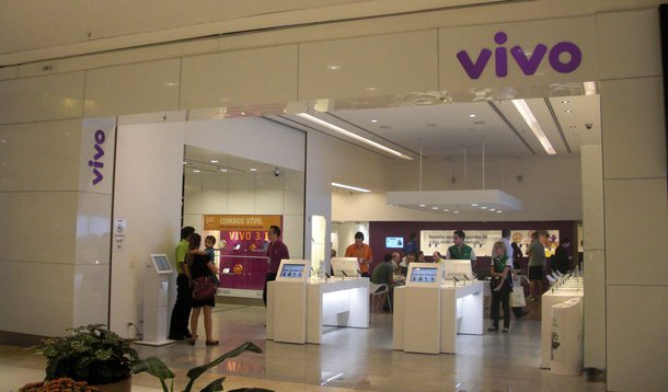 A assessoria de comunicação da Vivo publicou nota informando que ainda não foi notificada da decisão do MPF-MA de ingressar na Justiça com uma ação de cível pública contra as operadoras de telefonia móvel que não prestam serviço de qualidade à população maranhense e contra a Anatel por não cumprir com sua obrigação de fiscalizar as empresas que exploram esta atividade no estado; “A Telefônica Vivo informa que não foi notificada da ação judicial relacionada ao tema tratado pela reportagem. Assim que isso ocorrer, a empresa cumprirá a determinação legal”, anunciou a operadora
