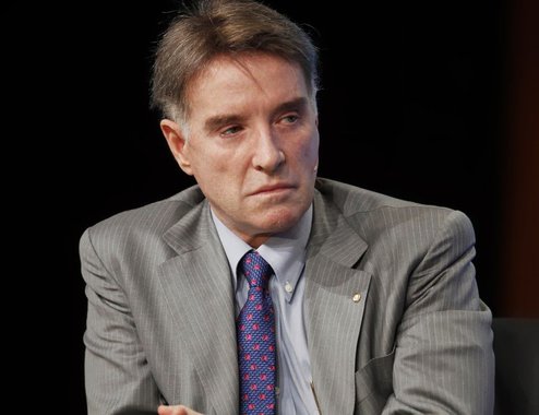 Empresário em queda livre no mundo dos ricos, Eike Batista reclama de notoriedade que ele mesmo criou como bilionário celebridade; agora, alvo de denúncias de pelo menos seis crimes pelo MPF, os advogados do 'ricaço ostentação' apresentaram à Justiça sua defesa quanto aos supostos crimes de manipulação de mercado e uso de informação privilegiada e alegam que ele é "vítima da mídia maldosa"; "Rumores e fofocas de imprensa, plantados à surdina e com vocação sensacionalista, acabam pautando a conduta dos órgãos de persecução criminal"