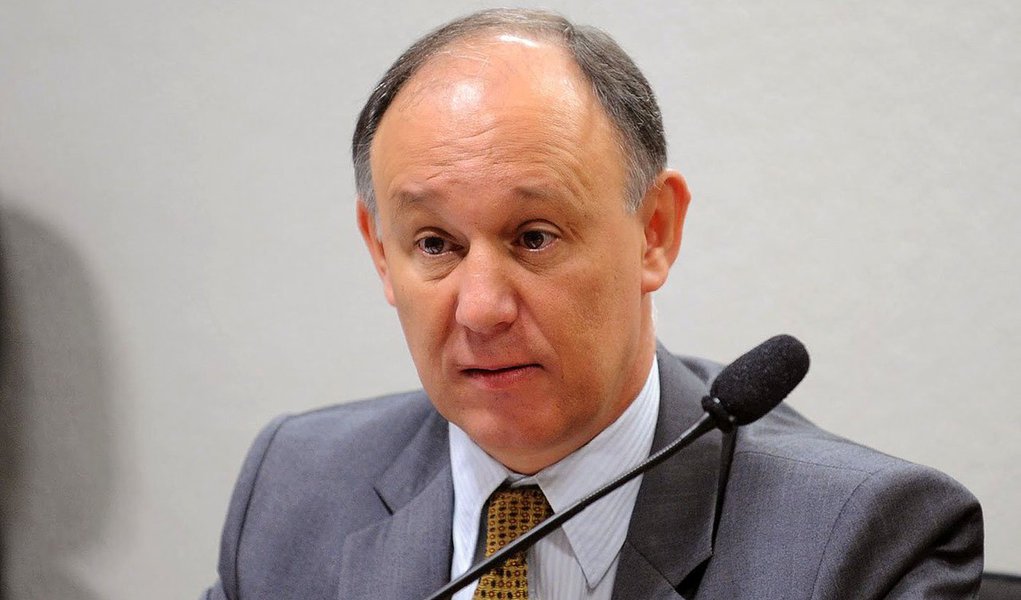 Pepe Vargas usa tom conciliador para avaliar a eleição do deputado Eduardo Cunha (PMDB) à Presidência da Câmara, neste domingo (1º): "Foi uma manifestação soberana das Casas. Eduardo Cunha (PMDB-RJ) mostrou que teve maior capacidade de articulação. Mas o PMDB é um partido que está dentro da nossa coalizão"