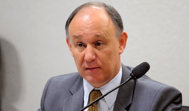 Pepe Vargas usa tom conciliador para avaliar a eleição do deputado Eduardo Cunha (PMDB) à Presidência da Câmara, neste domingo (1º): "Foi uma manifestação soberana das Casas. Eduardo Cunha (PMDB-RJ) mostrou que teve maior capacidade de articulação. Mas o PMDB é um partido que está dentro da nossa coalizão"