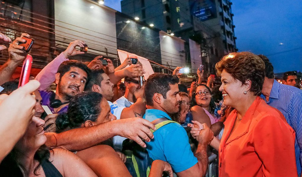 É o que mostra a pesquisa do Ibope contratada pela TV Mirante; candidata à reeleição, a presidente Dilma Rousseff (PT) tem 60% das intenções de voto; em segundo lugar aparece Marina Silva (PSB), com 19%, seguida do tucano Aécio Neves (PSDB), que tem 6% do eleitorado