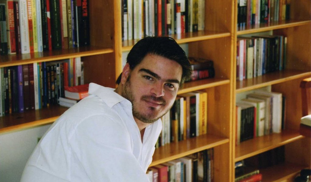 Em nova tentativa de terrorismo, blogueiro neoconservador diz que presidente vive um cenário propício para impeachment; em palestra realizada pela XP Investimentos, Rodrigo Constantino disse ainda que Dilma não deverá ter "coragem" de realizar as mudanças necessárias para o País; "Não deve vir um Henrique Meirelles para a Fazenda"