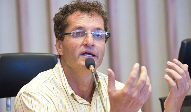 Condenado em segunda instância devido à participação no caso investigado pela Operação Caixa de Pandora em 2009, o deputado federal eleito Rôney Nemer (PMDB) pode ser o primeiro caso de um parlamentar que terá a diplomação impedida devido à aplicação da Lei da Ficha Limpa; caso seja condenado, a suplência é do distrital Alírio Neto (PEN)