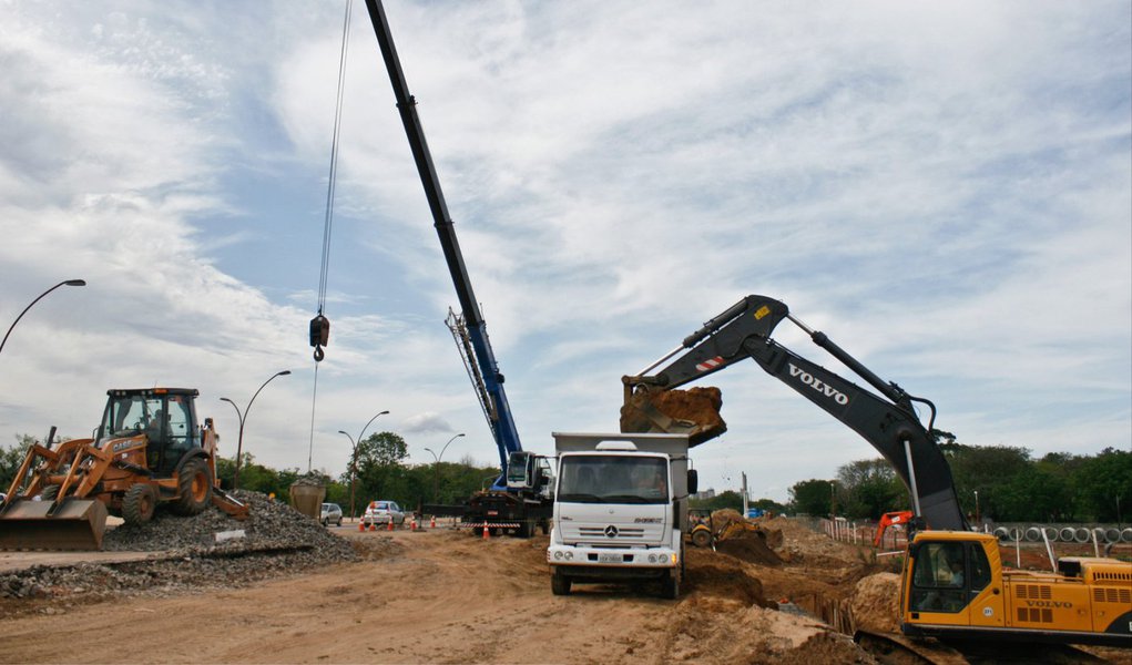 Tribunal de Contas da União aprovou relatório sobre a fiscalização de obras neste ano; órgão apontou "indícios de irregularidade grave" em nove obras e recomendou a paralisação de quatro delas – duas no Piauí, uma no Rio de Janeiro e uma no Rio Grande do Sul; fica a cargo agora do Congresso decidir se a obra será suspensa