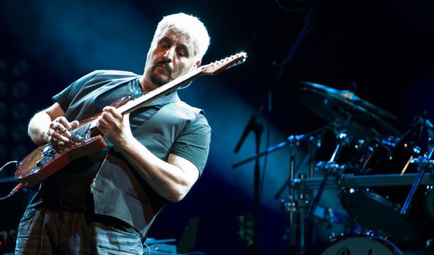 De raízes humildes, o guitarrista autodidata, um dos mais populares da Itália, tocou com grandes astros como Eric Clapton, Richie Havens, Pat Metheny e Chick Corea. Sua banda abriu um show histórico de Bob Marley em Milão; ele morreu de infarto