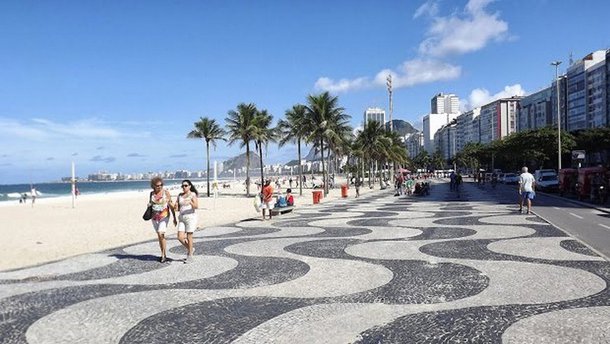 Organizações não governamentais (ONGs) e órgãos do Sistema Nacional de Trânsito promovem neste domingo uma caminhada pela paz no trânsito na orla de Copacabana, zona sul do Rio de Janeiro; concentração começou há pouco no Posto 6; a manifestação faz parte das comemorações da Semana Nacional do Trânsito; objetivo do evento é encorajar uma ação coordenada entre o Poder Público e a sociedade civil para a criação de políticas de trânsito que reduzam as estatísticas de mortes e acidentes
