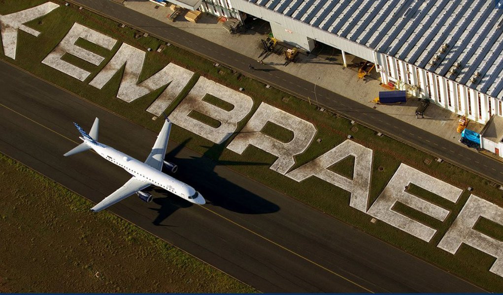 Pedido Grupo Air France-KLM tem valor estimado de US$ 764 milhões com base em preços de lista, segundo comunicado da fabricante de aeronaves; o contrato, que inclui opções para 17 E-Jets adicionais, pode chegar a US$ 1,5 bilhão se todas as opções forem exercidas