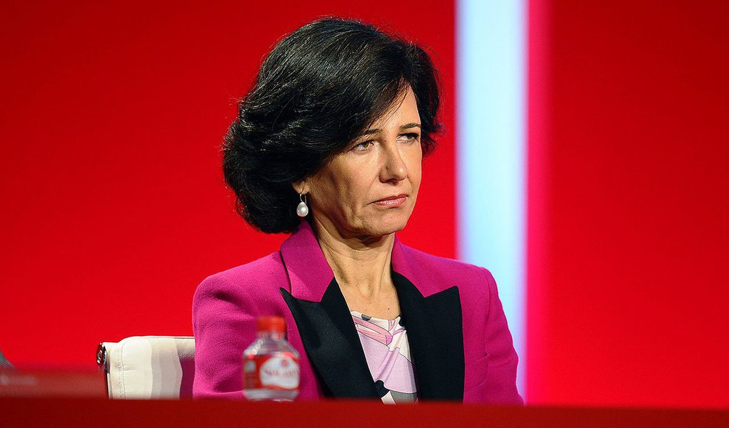 Ana Botín, nova presidente do Conselho de Administração do banco espanhol Santander, se disse confiante na economia do Brasil, o maior mercado do grupo na América Latina: "Tudo nos faz confiar na atratividade da economia brasileira e que ela superará esse período de desaceleração pelo qual está passando"